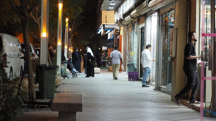 nightshopping: faces and places